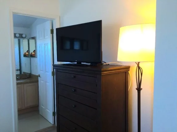 Imagem CASA EM KISSIMEE-FL PARA ATÉ 16 PESSOAS, SITUADA EM CONDOMÍNIO FECHADO
