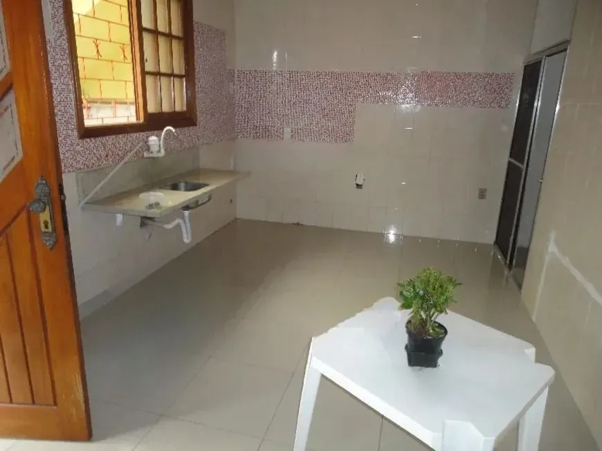 Imagem Casa com três dormitórios, suíte, piscina e 3 vagas.