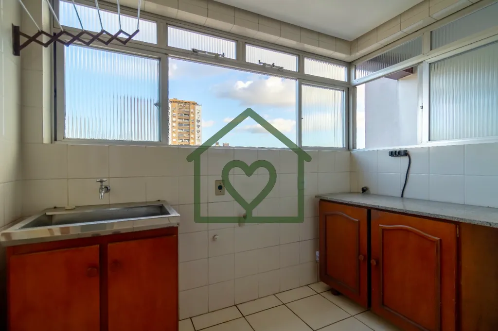 Imagem Apartamento com 3 dormitórios, sendo 1 suíte com sacada, localizado no bairro Petrópolis, em Port...