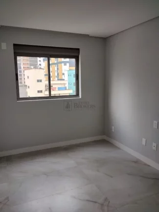 Imagem Apartamento com 3 suítes à venda no Centro de Balneário Camboriú/SC