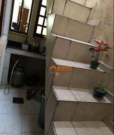 Imagem Sobrado à venda com 4 dormitórios (2 suiítes) em Parque Santo Antonio - Guarulhos/SP