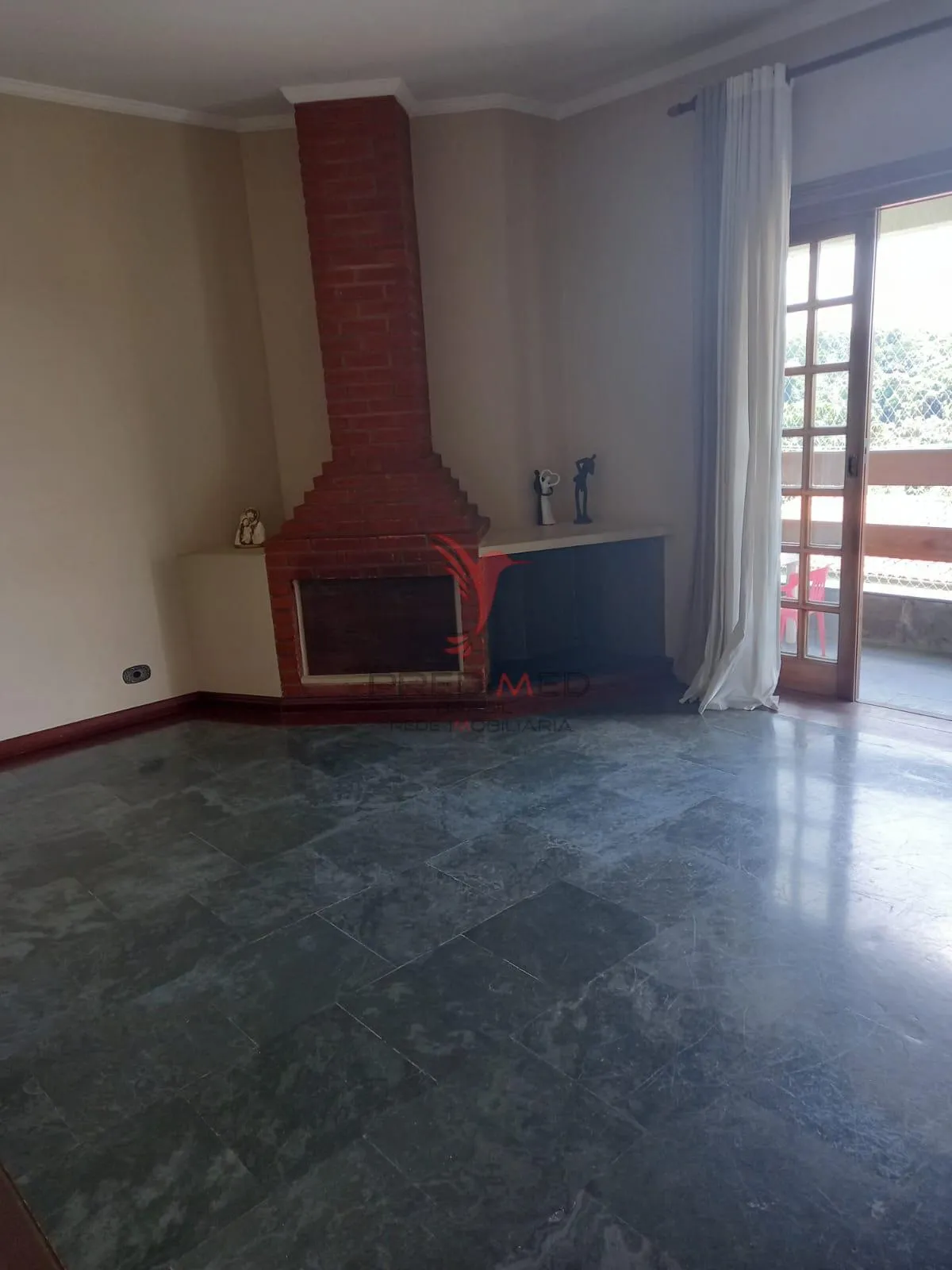 Imagem Casa semi-térrea no Condomínio São Fernando em Barueri