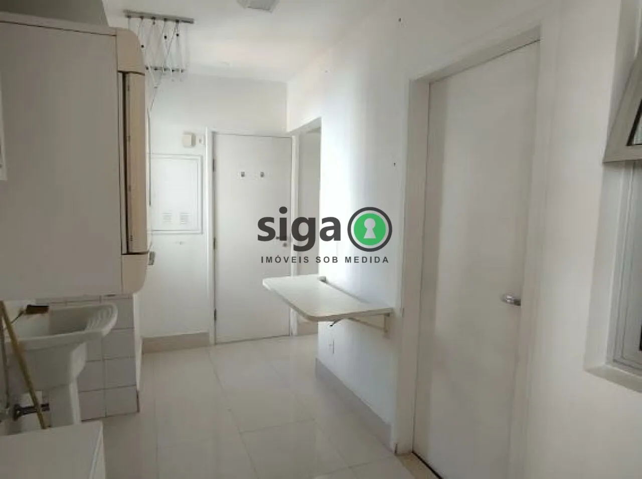 Imagem Apto para locação no bairro Cerqueira Cesar, com 2 suites, 2 vagas, para locação. SEMI MOBILIADO