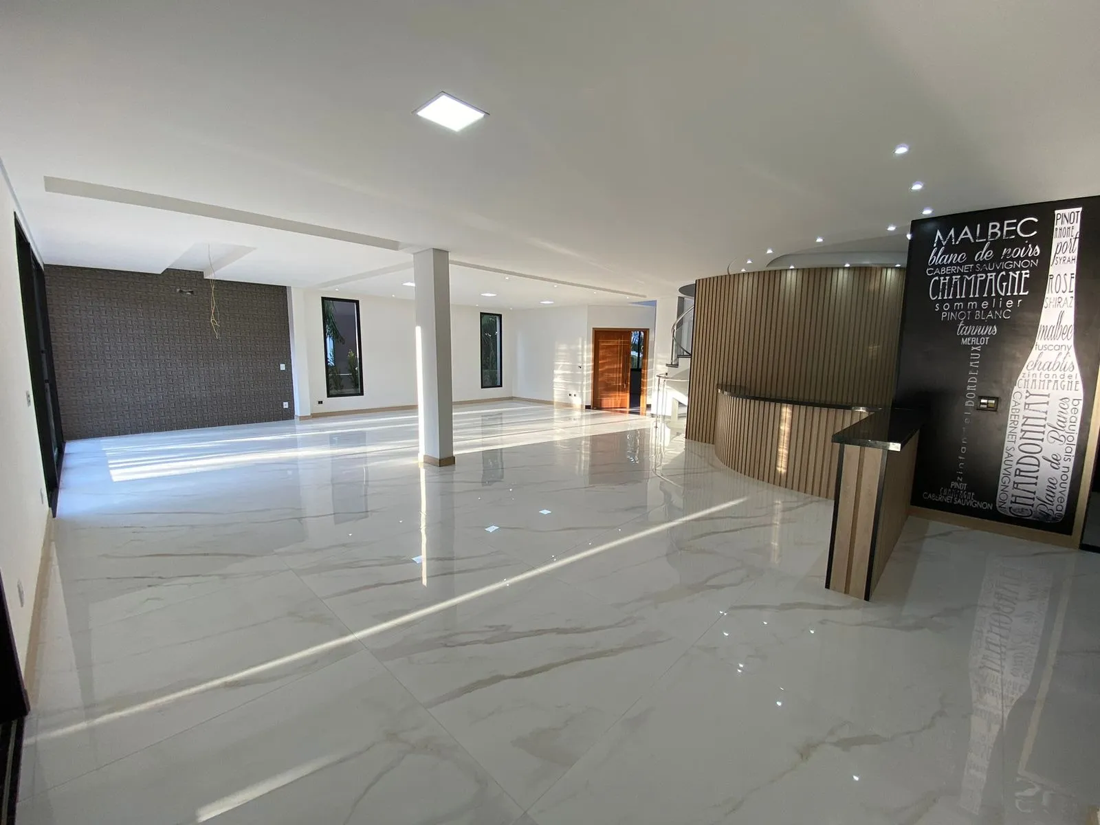 Imagem LINDA CASA NO RESIDENCIAL ALPHAVILLE TAMBORÉ 3 COM 750M²!!!