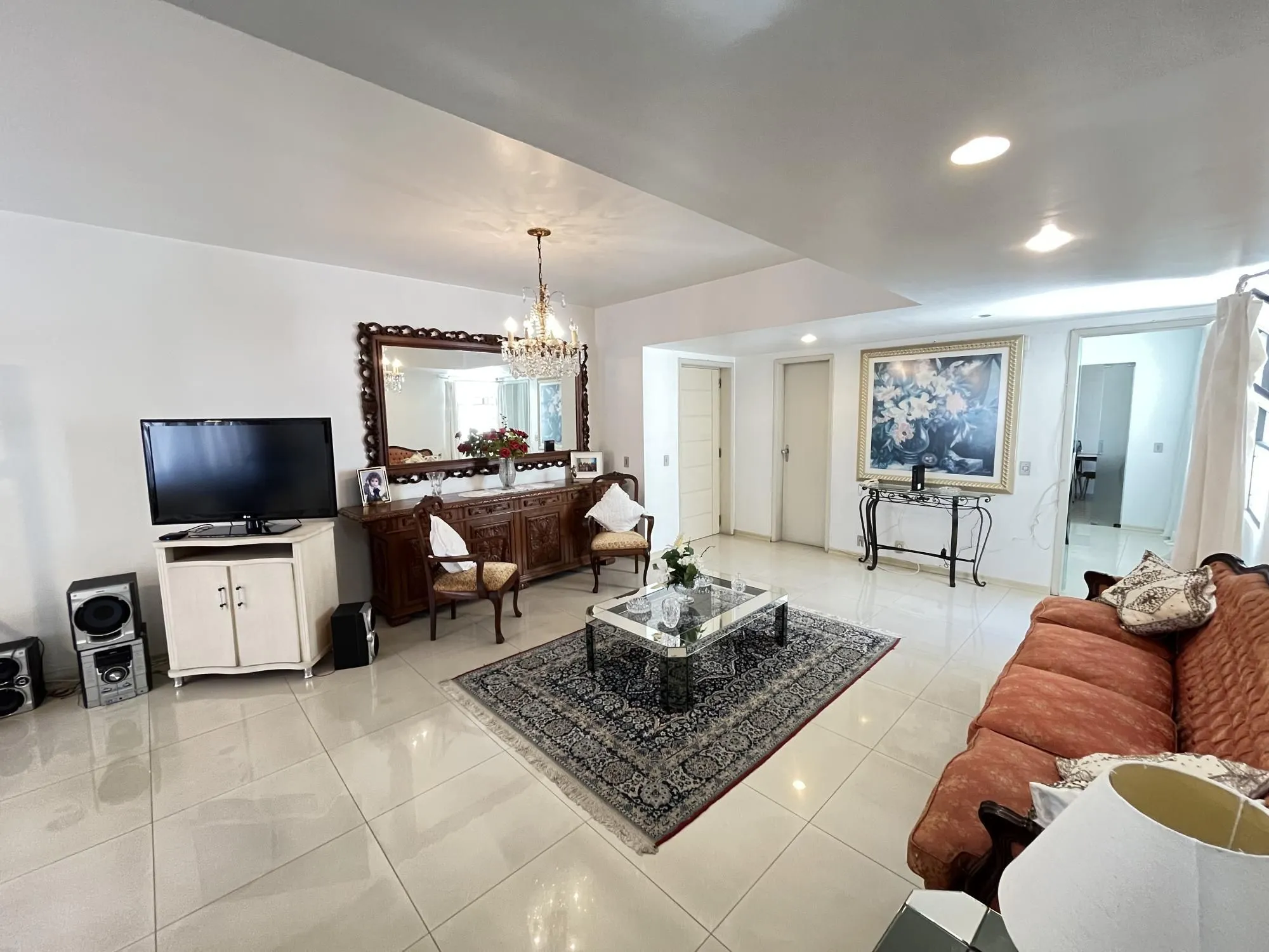 Imagem Apartamento Venda - 190.8m², 3 dormitórios, 1 suíte, 1 vaga - Centro Histórico