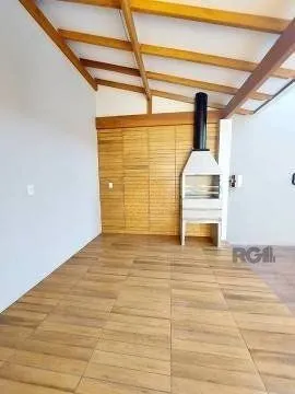 Imagem Excelente casa de 85m² com 2 dormitórios, piscina e 6 vagas.