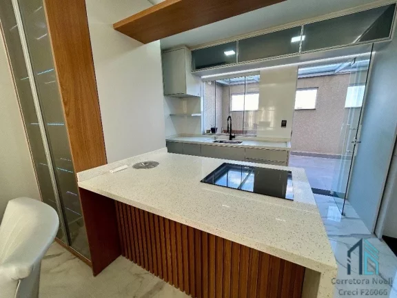 Imagem Sobrado Mobiliado com terraço , 03 quartos c/suíte, 04 vagas, no Pinheirinho em Curitiba PR