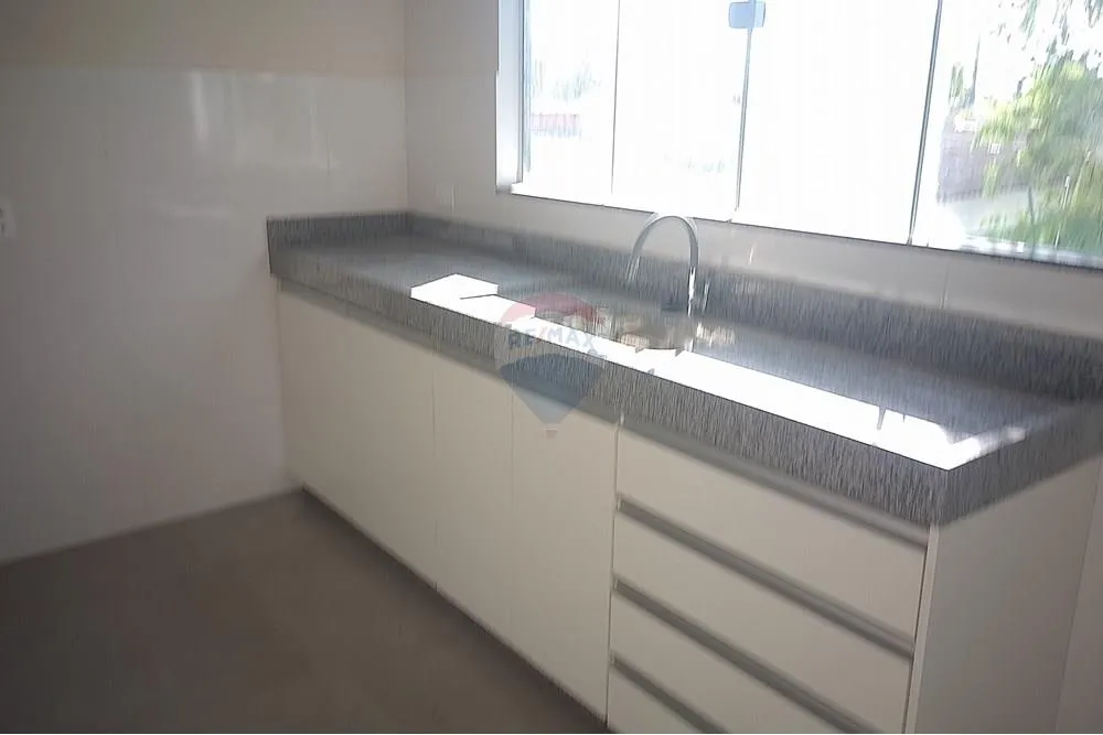 Imagem Casa com 3 quartos para alugar em Pedra de Guaratiba