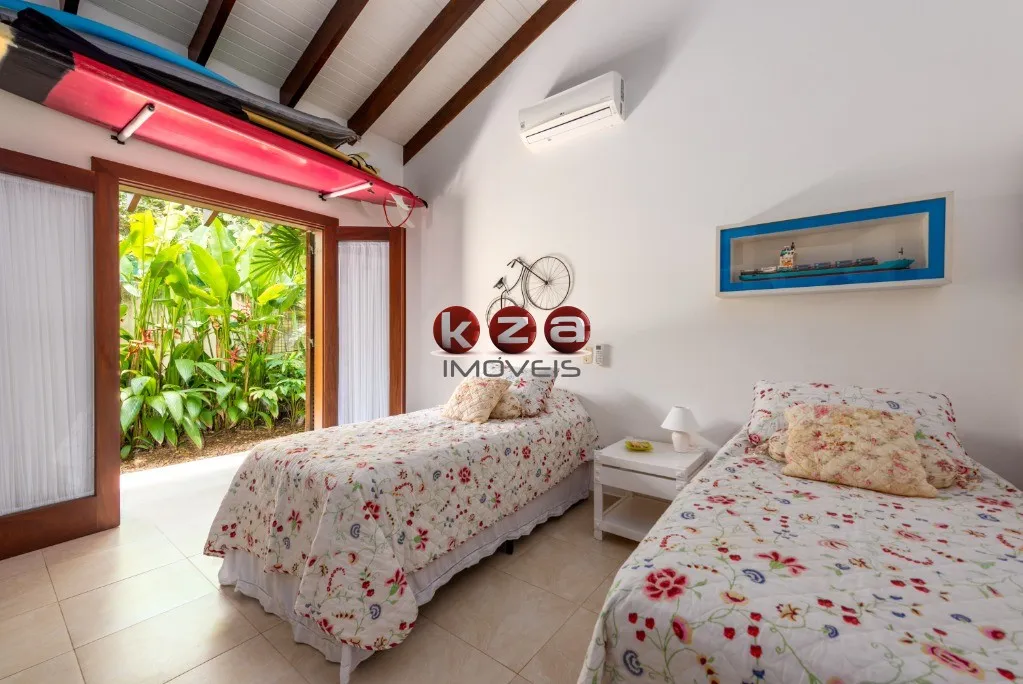 Imagem Mansão de Luxo em Condomínio Exclusivo em Maresias - 5 quartos, 5 suítes, 3 salas, 6 banheiros, 5 vagas, 507m². Venha conferir!