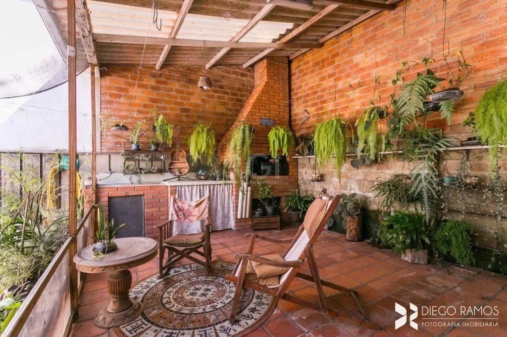 Imagem Casa para Venda - 198m², 3 dormitórios, sendo 1 suites, 4 vagas - Petrópolis