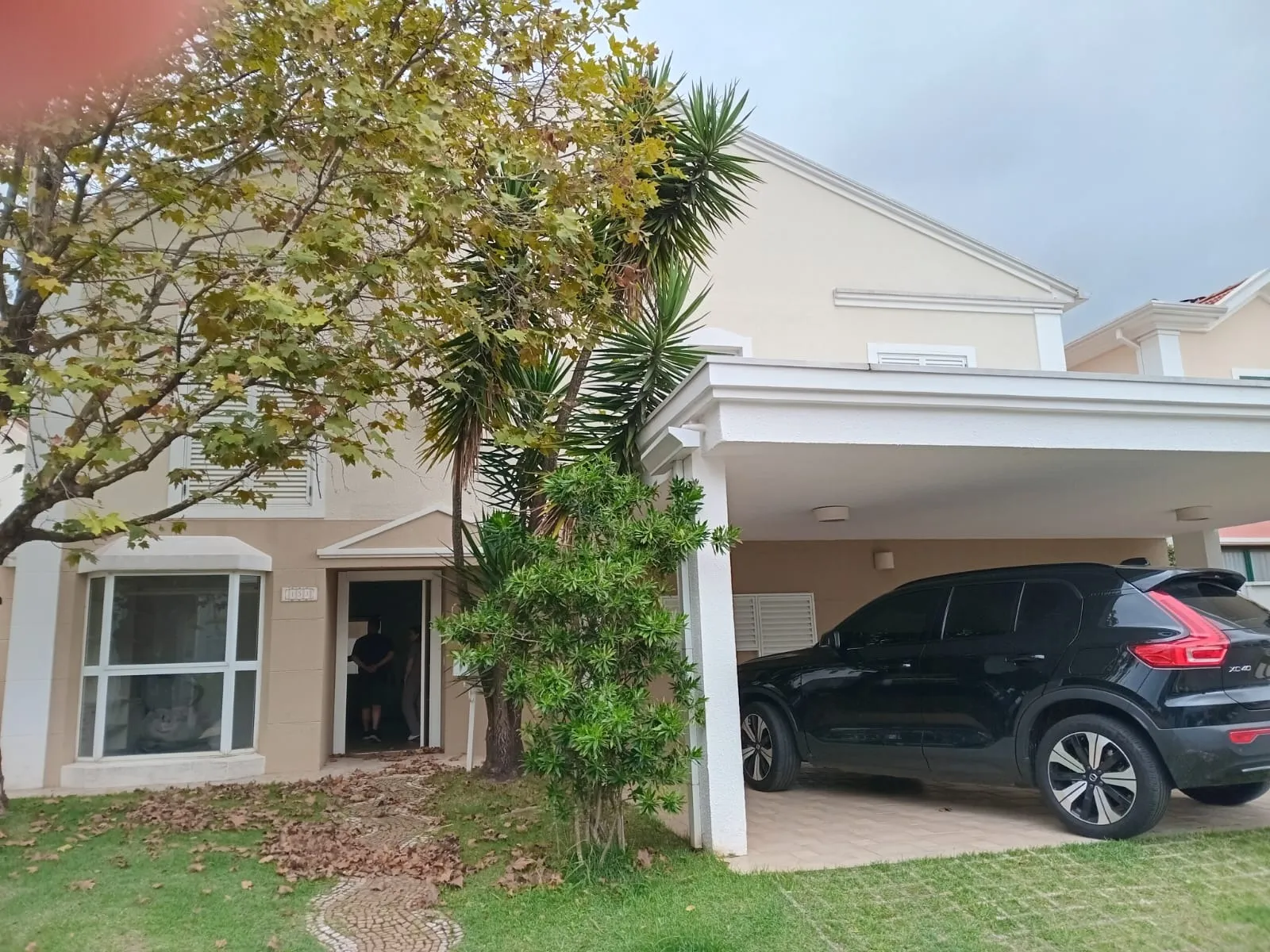 Foto do imóvel Aluguel de Casa em Condomínio de Luxo no Tamboré, Santana de Parnaíba-SP: 4 quartos, 1 suíte, 1 sala, 2 banheiros, 4 vagas de garagem, 320m². em TAMBORÉ, SANTANA DE PARNAÍBA - SP