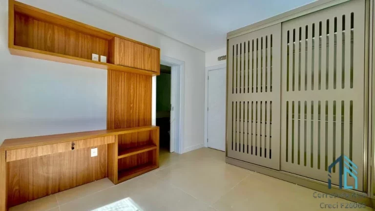 Imagem Casa 04 suítes, Semi mobiliada, em Condomínio Lage de Pedra em Canela RS