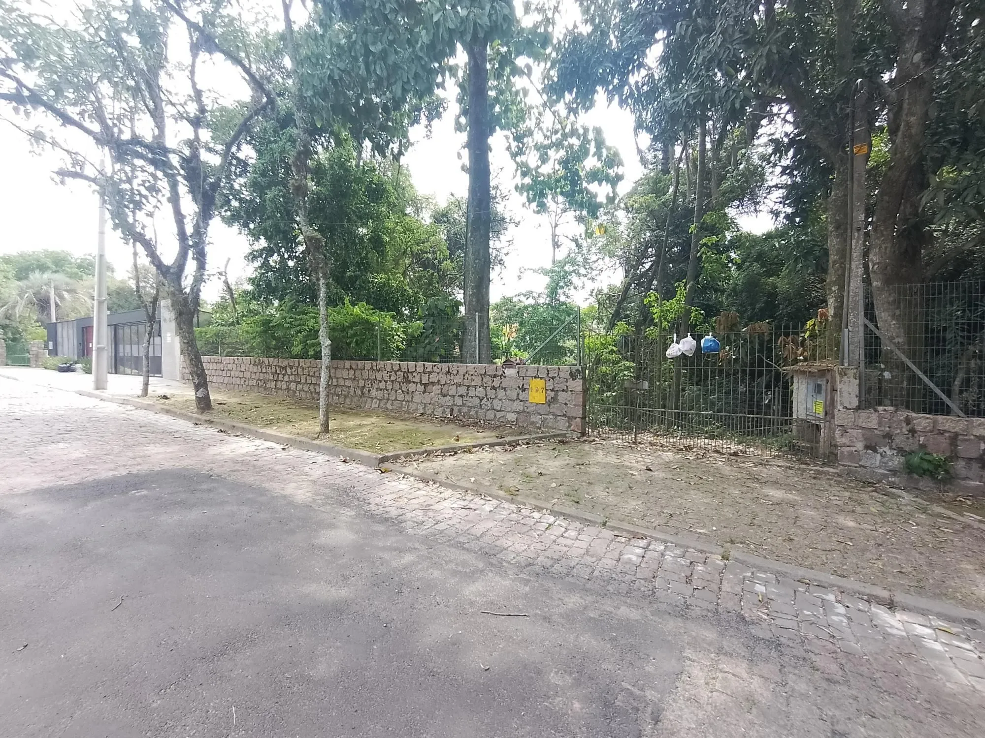 Imagem Terreno com área de 3.600m2 com 43m de margem no Rio Guaíba