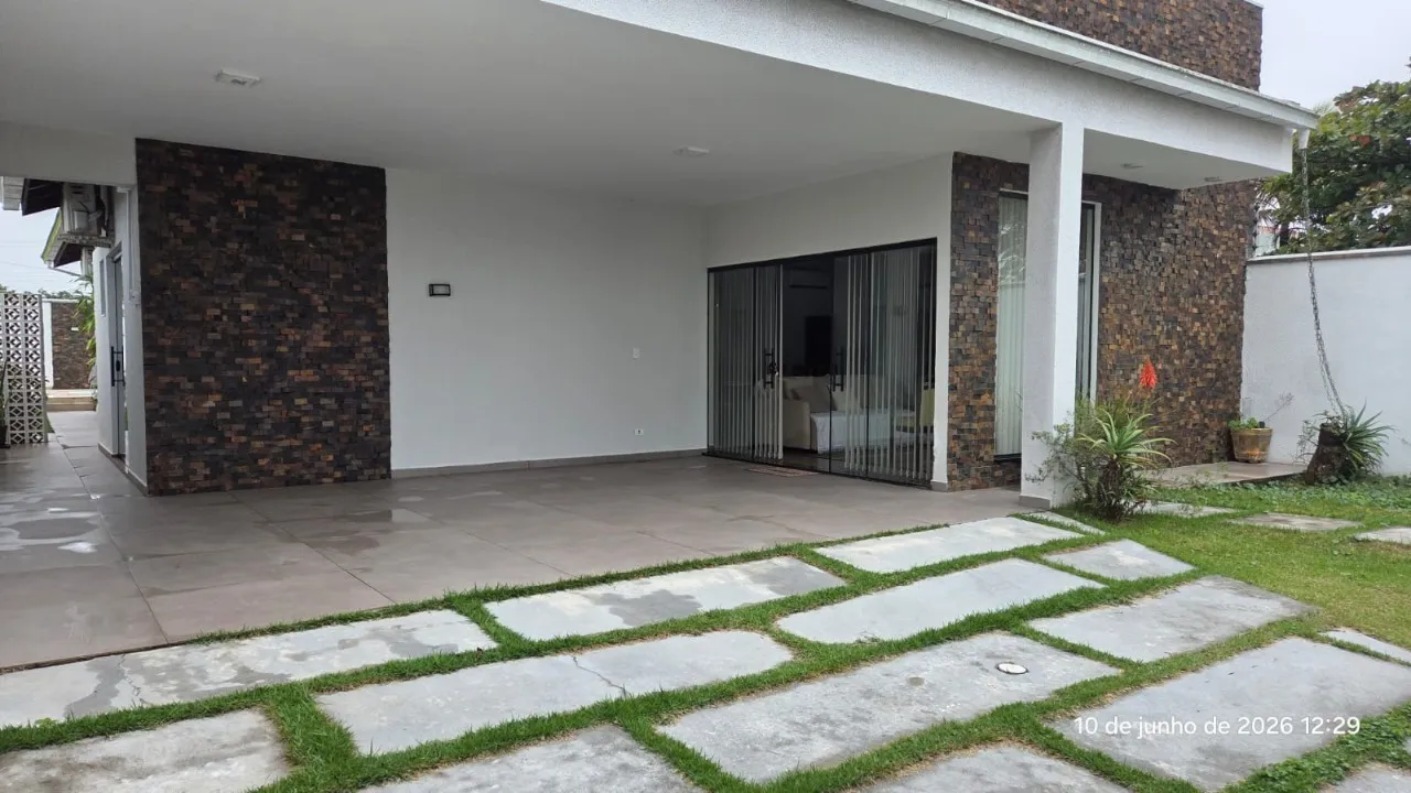 Imagem Casa com 3 suítes, 200 m², PISCINA AQUECIDA, mobiliada, com ar-condicionado e energia solar.

Cara...