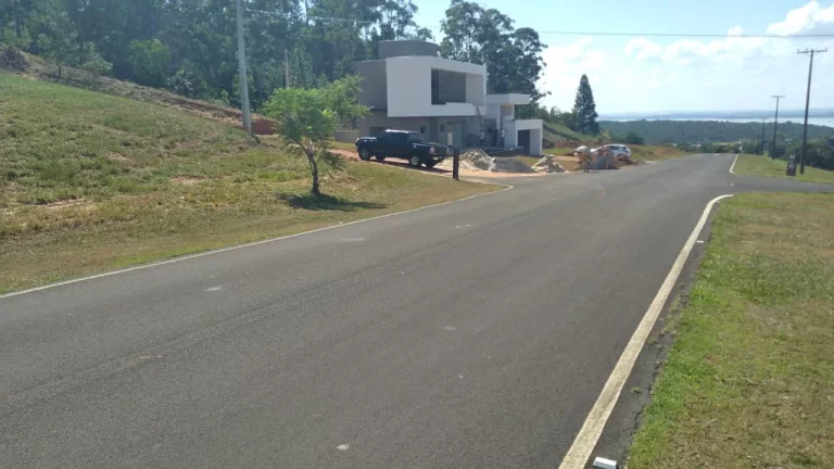 Imagem OPORTUNIDADE CONDOMÍNIO RIVIERA SANTA CRISTINA TERRENO 450,00 M ASFALTO ENERGIA ÁGUA MARAVILHOSA REPRESA 2 CLUBES REQUINTE EM MORAR BEM