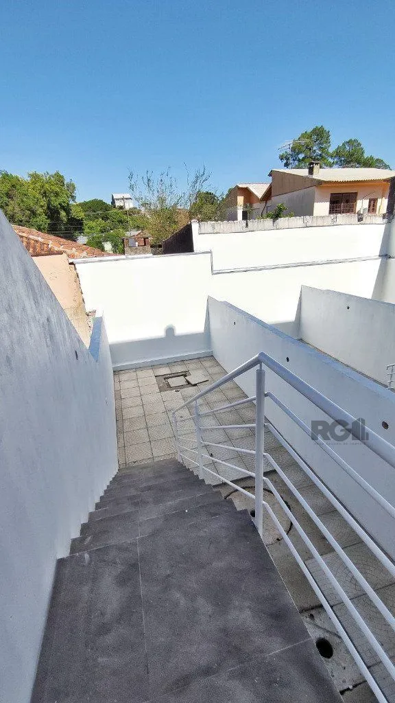 Imagem Sobrado Pronto, no Jardim Itu-Sabará: 2 Dormitórios, 1 Suíte.