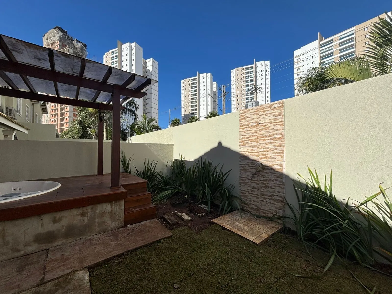 Imagem Casa de alto padrão à venda ou locação no Villa Campolim, Sorocaba, com 3 dormitórios, 1 suíte, 179 m² e 2 vagas no Parque Campolim