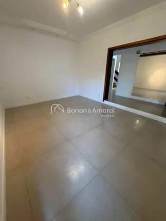 Imagem Ampla e confortável, esta excelente residência conta com 330m² de área construída, oferecendo e...