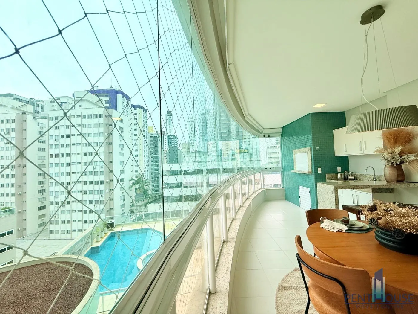 Imagem Apartamento Quadra Mar para Venda em Balneário Camboriú, CENTRO, 3 dormitórios, 3 suítes, 4 banheiros, 4 vagas