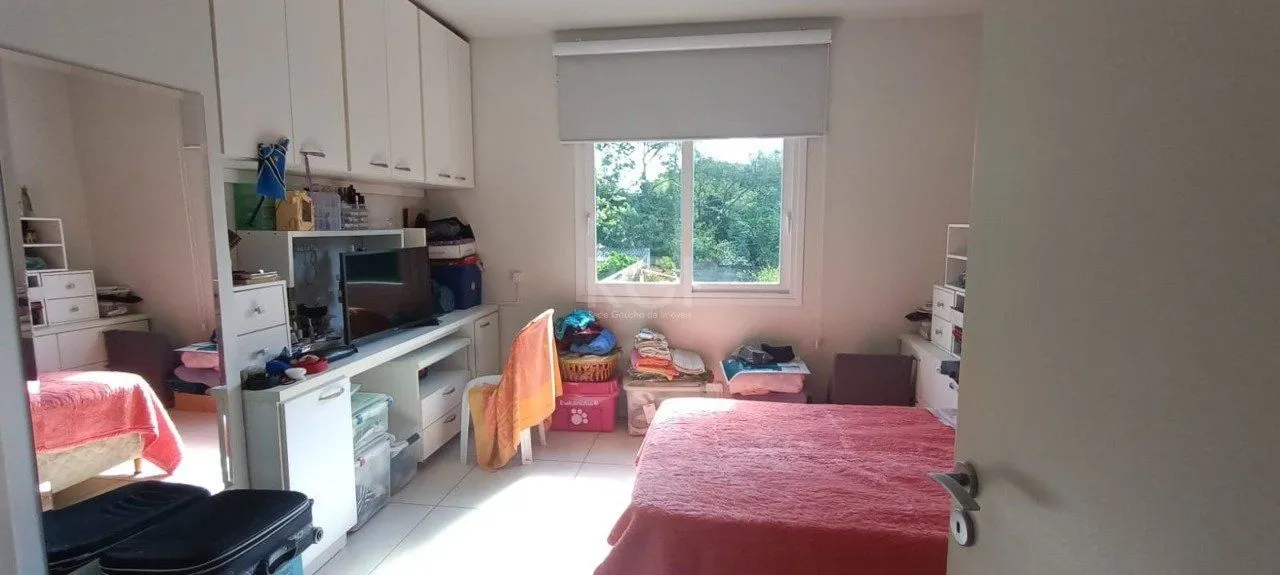 Imagem Casa para Venda - 250m², 3 dormitórios, sendo 1 suites, 2 vagas - Vila Nova, Porto Alegre