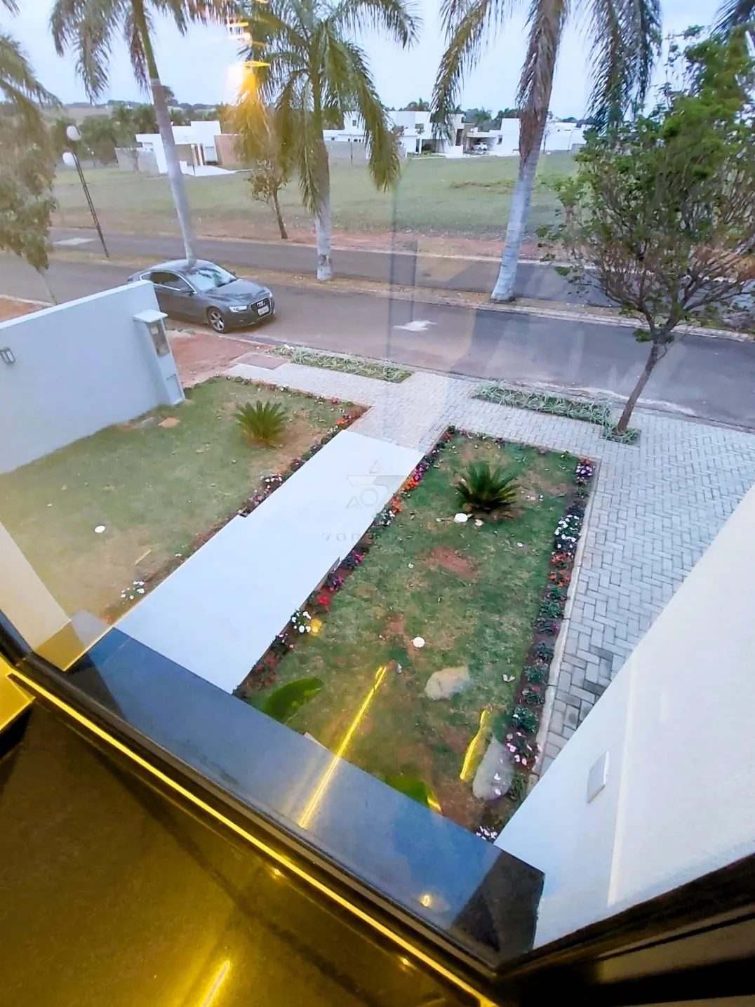 Imagem Sofisticação e Conforto: Sobrado no Residencial Lago Azul