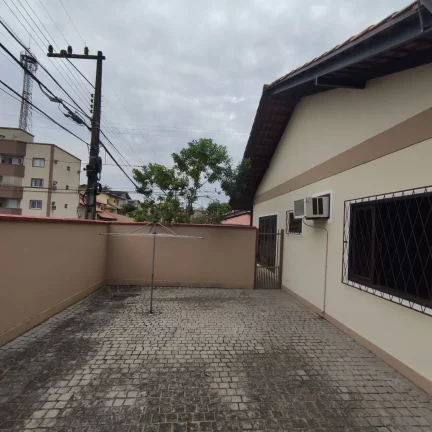 Imagem Residência averbada à venda em Joinville, bairro Floresta.