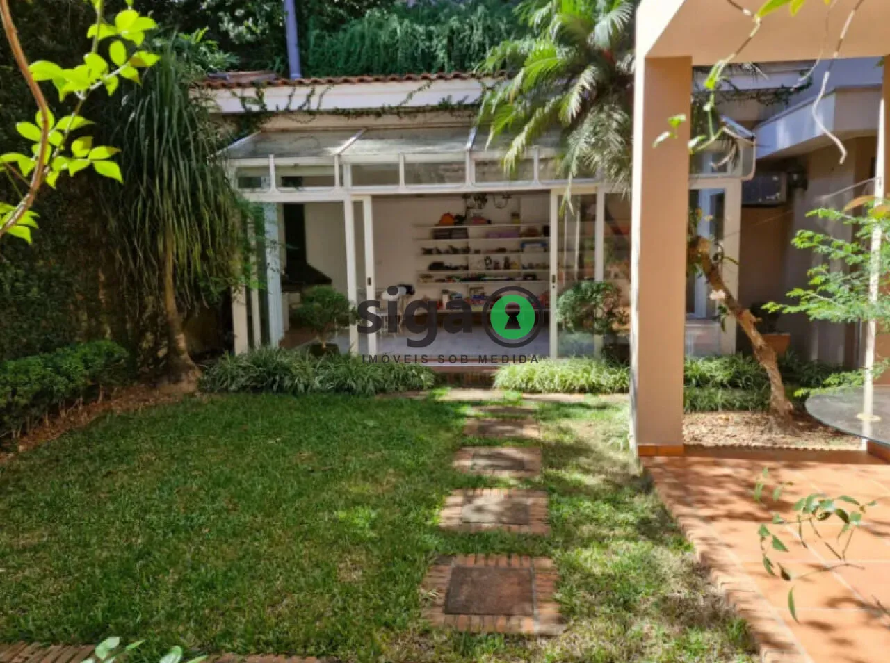 Imagem Residência de Alto Padrão com Projeto Arquitetônico Exclusivo e Eficiência Energética