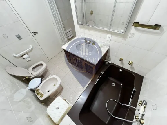 Imagem Apartamento de alto padrão no Jardim Paulista, São Paulo-SP: 3 quartos, 1 suíte, 2 salas, 2 banheiros, 2 vagas de garagem, 176m². Venha conferir!