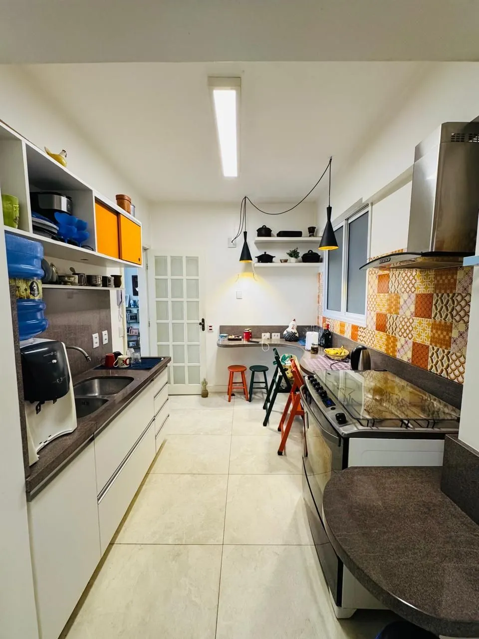 Imagem Apartamento Semimobiliado com 3 Dormitórios, 1 Suíte e Elevador