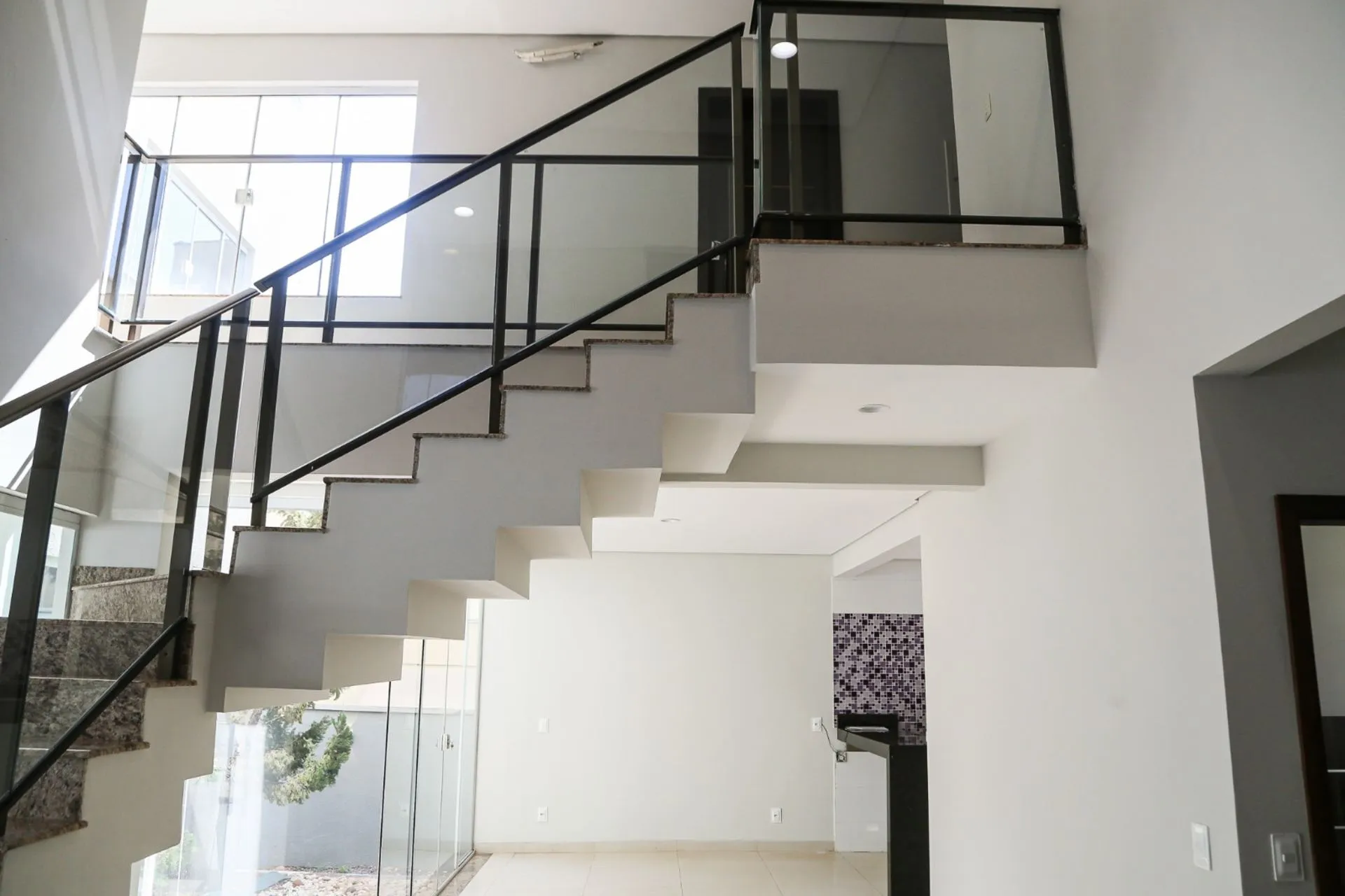 Imagem Sobrado Moderno de Alto Padrão - 5 Qts (2 Suítes), piscina.