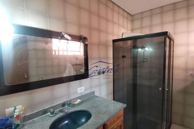 Imagem Casa Térrea de 240m² com 2 dormitórios 2 banheiros 2 vagas de garagem ótimo para construtores