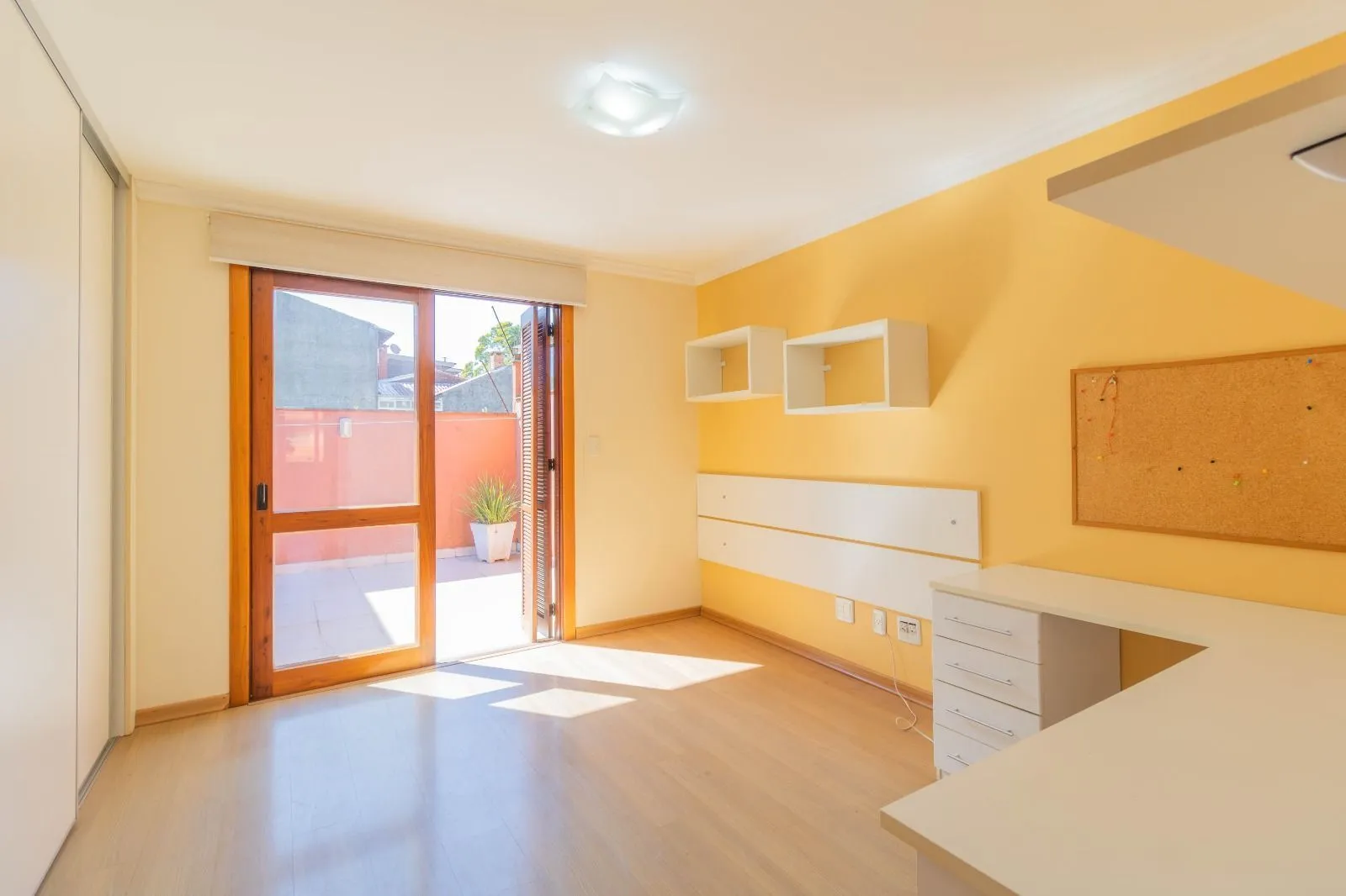 Imagem Casa Condominio para Venda - 286.89m², 4 dormitórios, sendo 2 suites, 2 vagas - Cristal