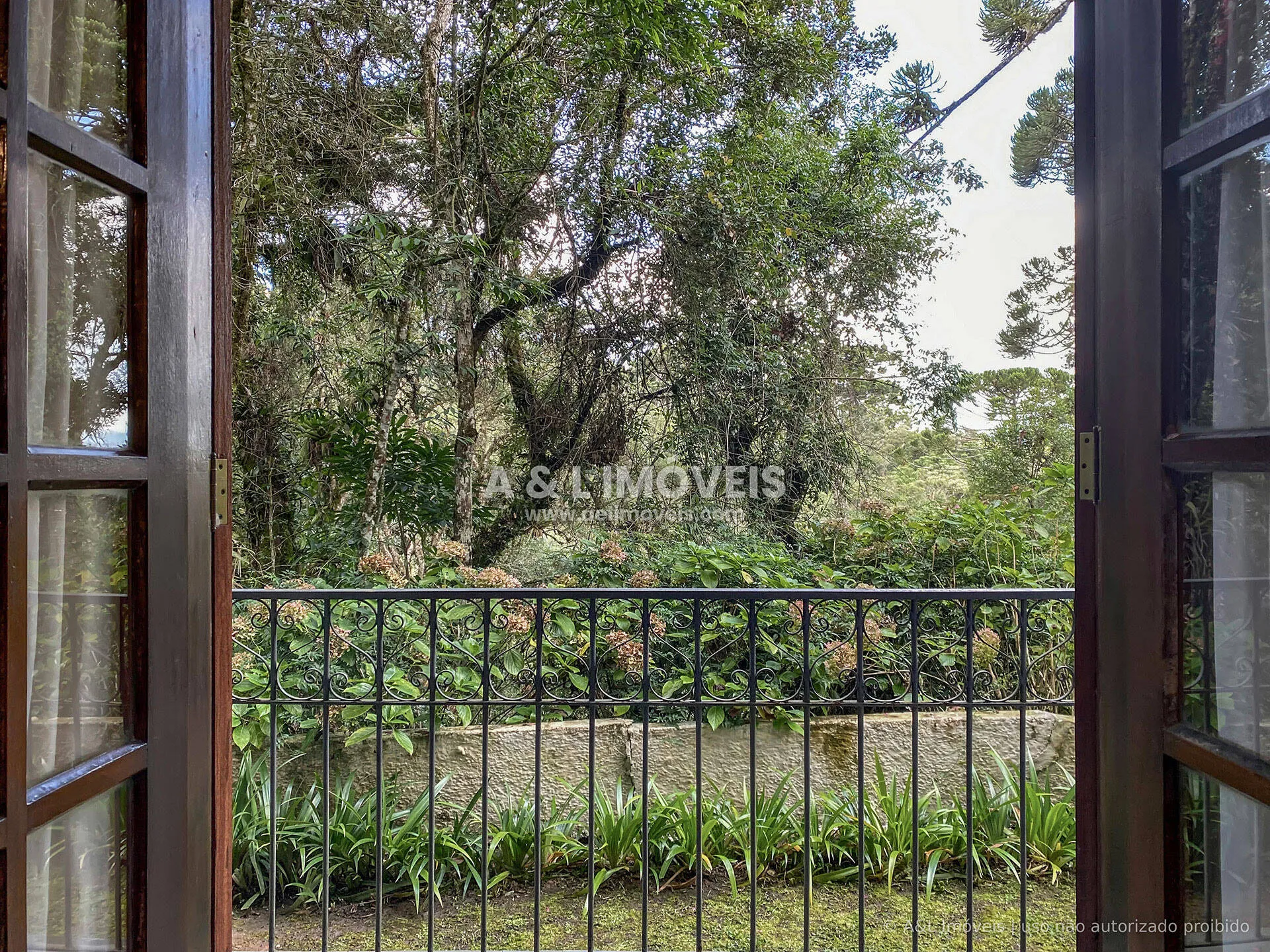 Imagem Apartamento Campos do Jordão | Térreo, Jardim, 3 Dorms. e Lareira