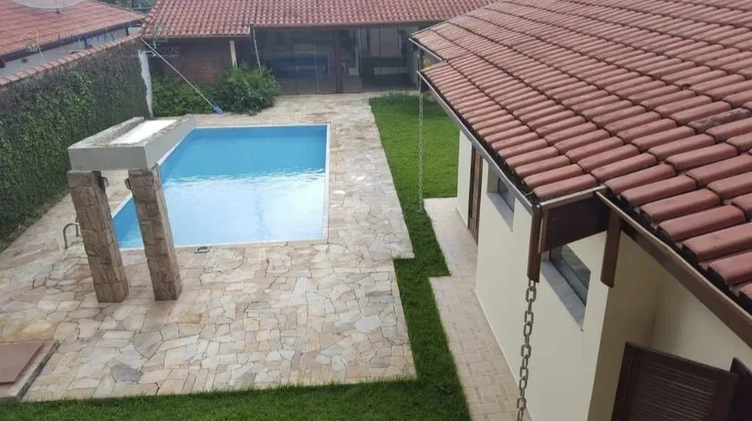 Imagem Casa Espaçosa com Piscina, Salão de Festas e Área Gourmet