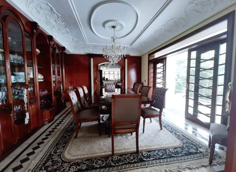 Imagem Imponente Casa à Venda em Tamboré - 5 Suítes, Piscina, Academia e Infraestrutura Completa