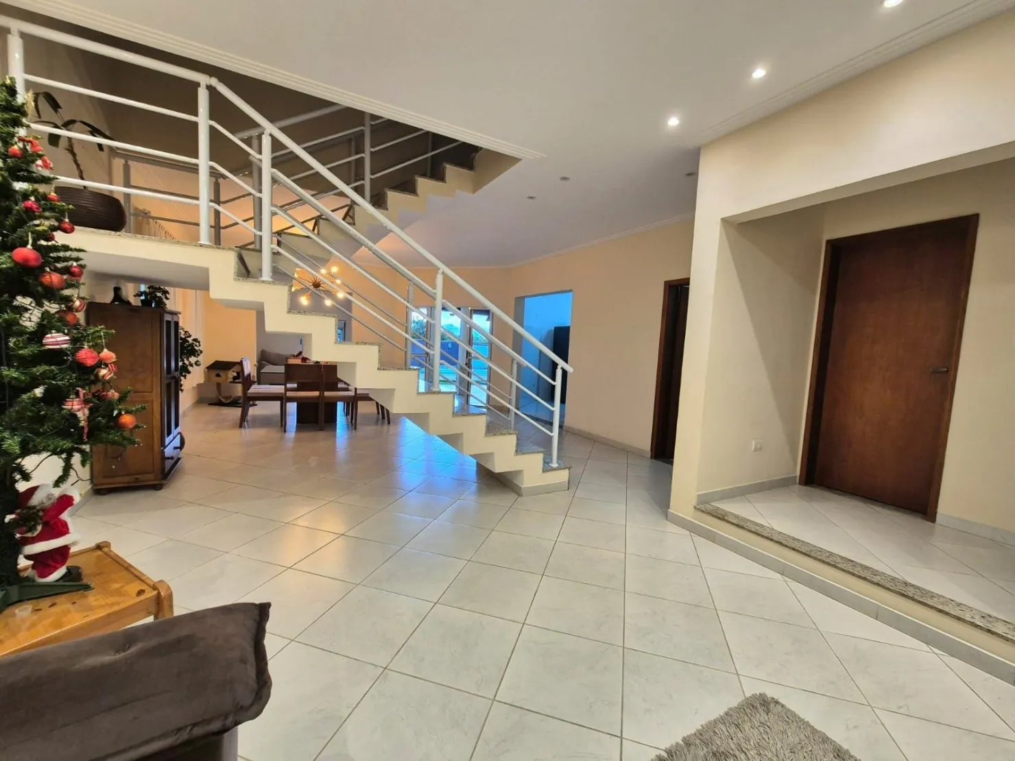 Imagem Luxuosa Casa com Piscina, Área Gourmet e Conexão com a Natureza no Condomínio Real Ville - 435 m² de Terreno