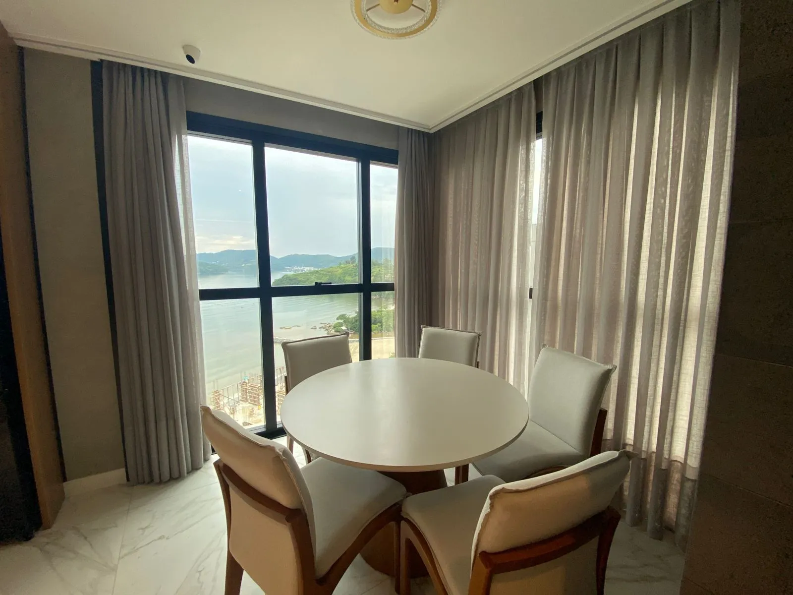 Imagem Apartamento com vista para o mar à venda com 135m2 por R$ 3.000.000,00