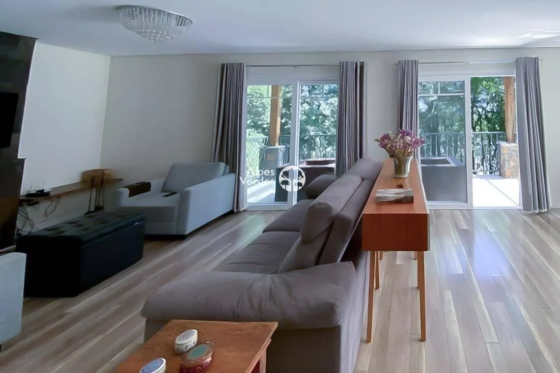 Imagem Vende-se Casa em Condominio com 3 suites a 5 minutos da Rua Coberta