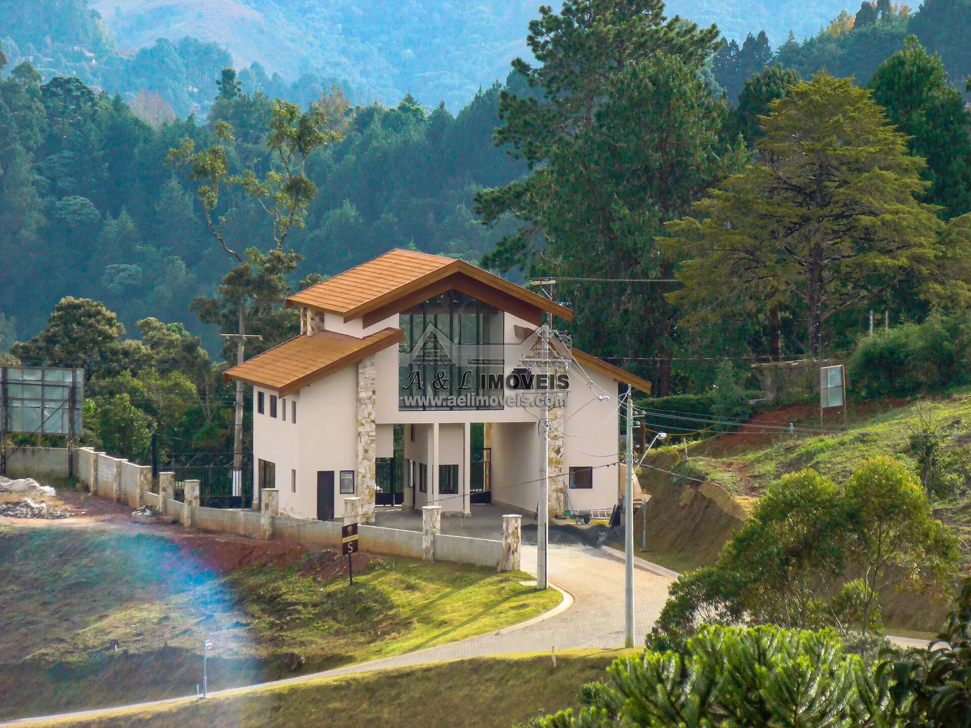 Imagem Terreno à venda em Campos do Jordão - Em loteamento de alto padrão