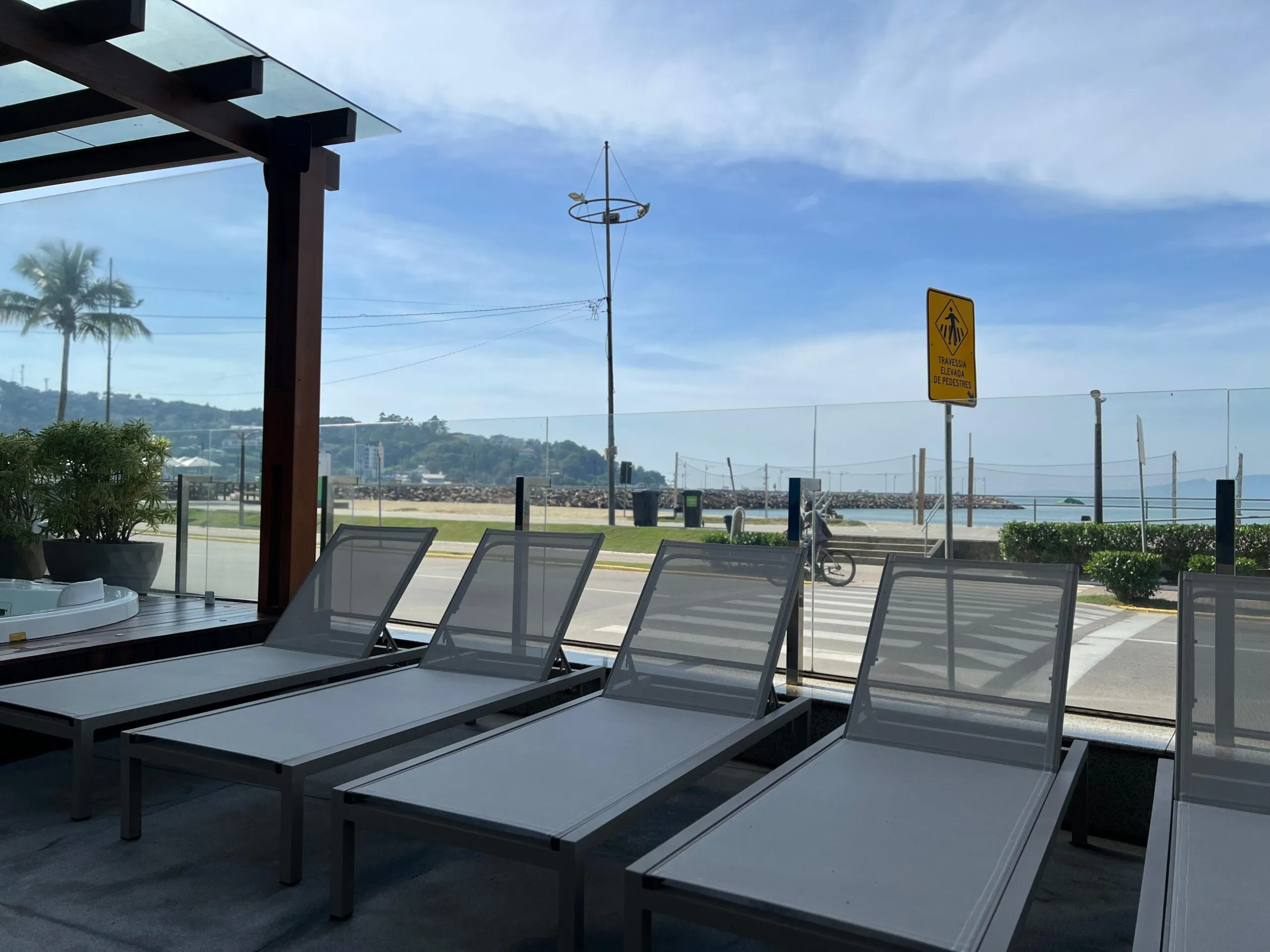 Imagem Apartamento com vista para o mar à venda com 197m2 por R$ 5.590.000,00