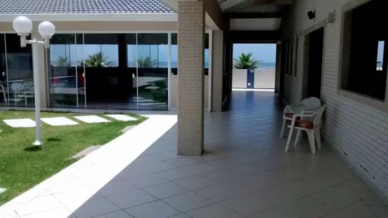 Imagem CASA EM CONDOMINIO FECHADO - FRENTE AO MAR - ESPETACULAR