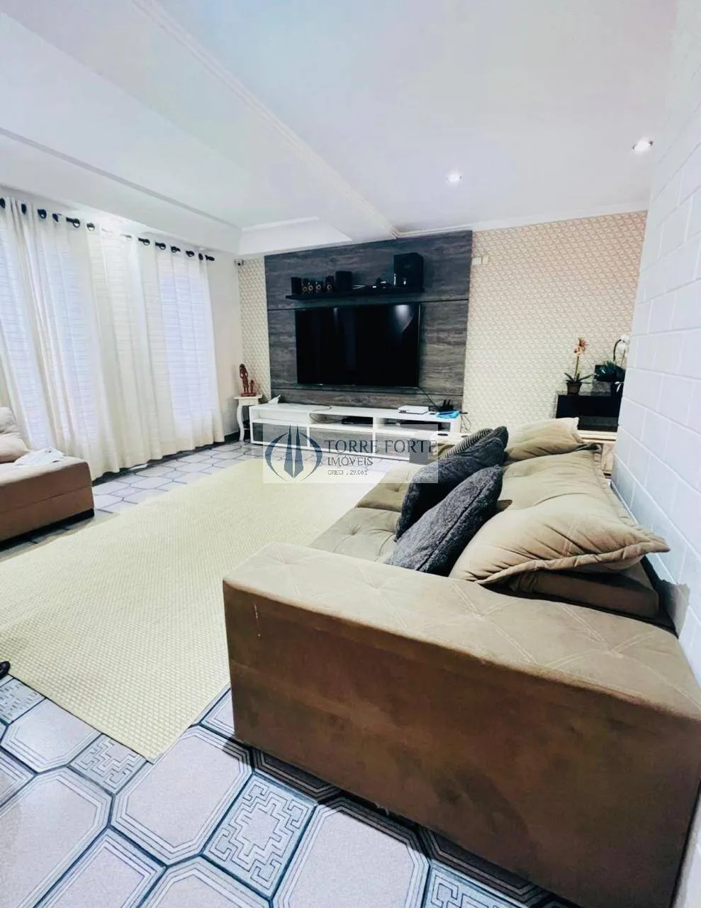 Imagem Belo Sobrado com 3 Dormitórios, 1 Suíte e 4 Vagas na Vila Ema