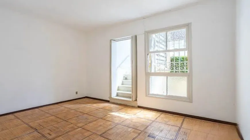 Imagem Casa Ampla com Pátio e Excelente Localização no Petrópolis