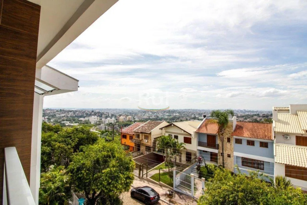 Imagem Casa para Venda - 300m², 3 dormitórios, sendo 1 suites, 4 vagas - Teresópolis