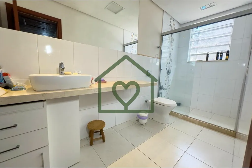 Imagem Apartamento com 2 pátios grandes em Petrópolis 
 
Este apartamento reformado fica no coração do ...