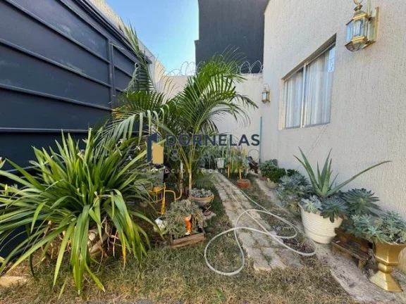 Imagem CASA COM 3 QUARTOS, 1 SUÍTE, VEREDA DA CRUZ, COND. FECHADO ACEITA CARRO