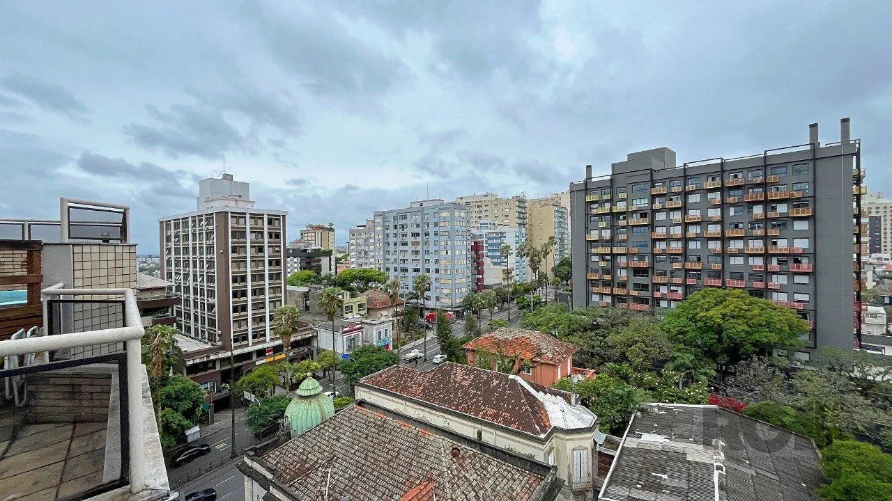 Imagem Cobertura de 1 dormitório com uma vaga de garagem no bairro Independência em Porto Alegre