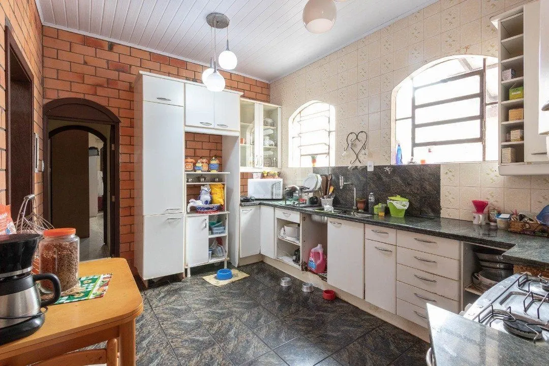 Imagem Casa para Venda - 380m², 3 dormitórios, sendo 1 suites, 3 vagas - Tristeza