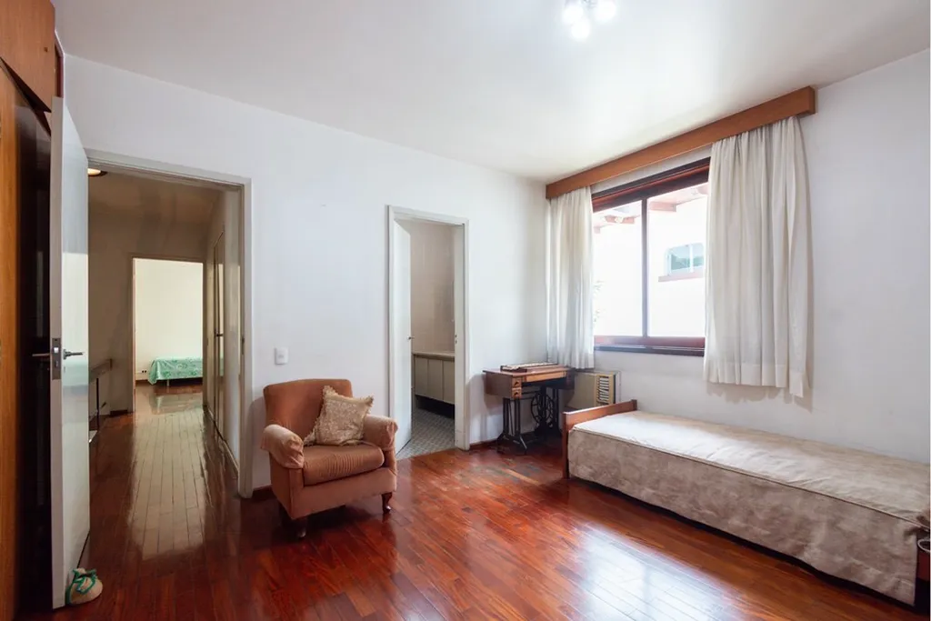 Imagem Casa à venda em São Paulo, Pacaembu, com 3 quartos, 590m2