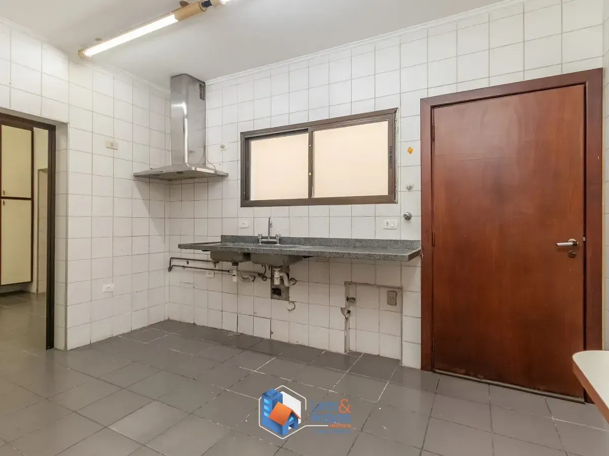 Imagem Casa no condomínio Villa Das Flores para venda com 3 quartos, sendo 3 suítes, 468m²